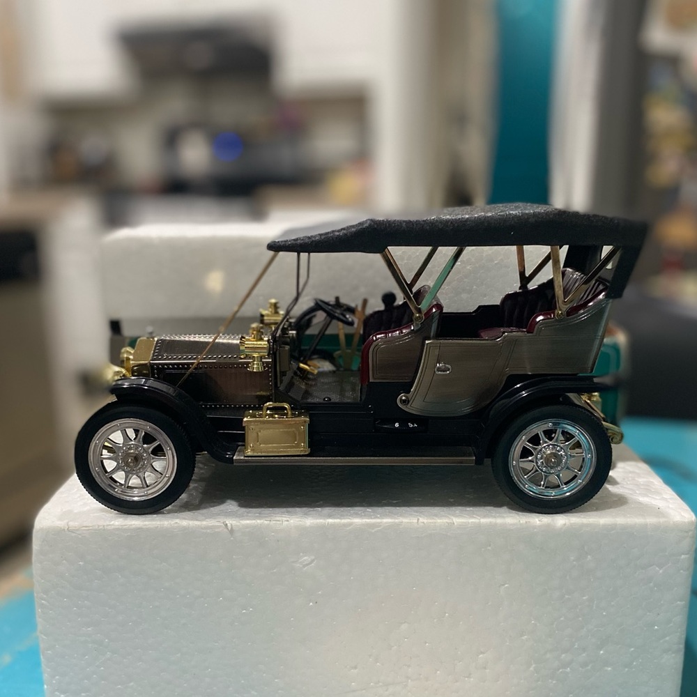 "New in Box Silver Ghost Radio Rolls Royce Tour 1910 - RARE Excellent condition